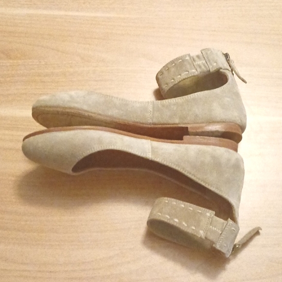 Frye "Carson" Ash Suede Ankle Strap Ballet Flats in Size 8 B - Picture 3 of 8